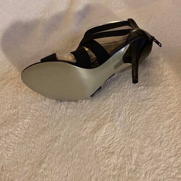 Black brand new never been worn. - Picture 5 of 5